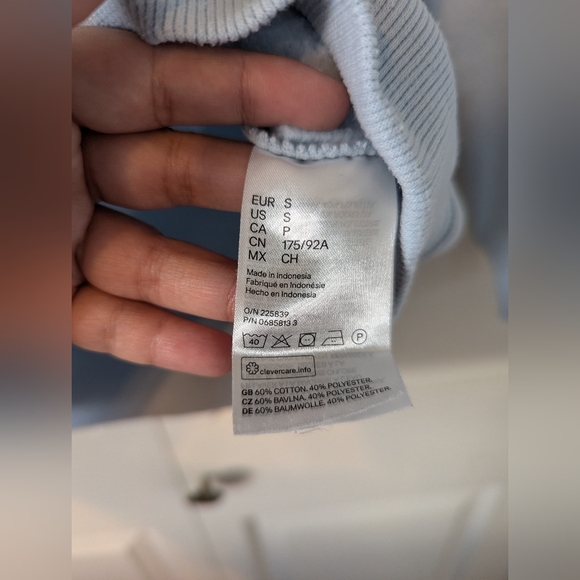 3/$20! H&M Mens Basic Crewneck Sweatshirt - Light Blue - Picture 10 of 14